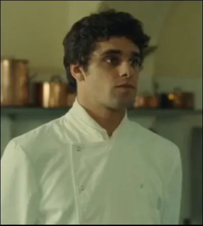 Comment s'appelle le jeune pâtissier qui travaille avec Hortense à la cuisine privée du président ?