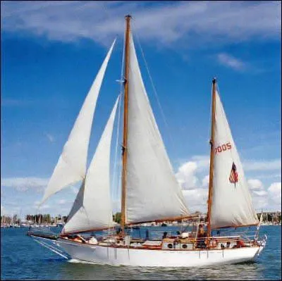 Un bateau avec 2 mats et celui arrire plus court c'est donc