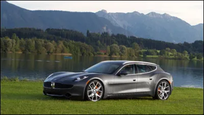 Cette Fisker est tellement longue que l'on peut y mettre - comme son nom l'indique - des planches ...