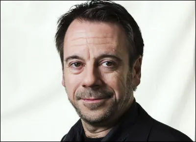 Qui est cet écrivain, auteur du roman ''Un avion sans elle'' ?