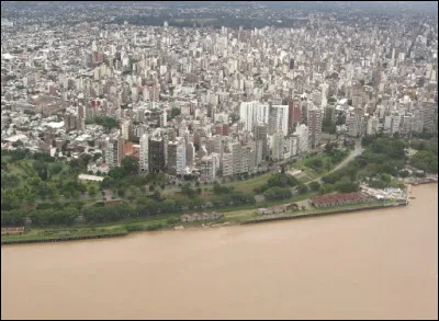 Rosario, 1,2 million d'habitants, est une ville d' ...