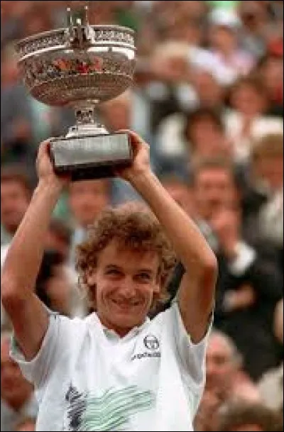 Quelle équipe scandinave créa la surprise en terminant 3e de la compétition ?