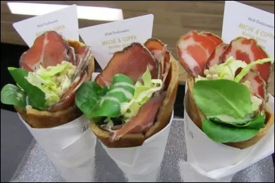 Une galette en forme de c&ocirc;ne pleine de bons produits de l'Aubrac, invent&eacute;e par Michel et S&eacute;bastien Bras, c'est...