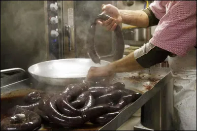 C'est un boudin noir farci aux blettes, caract&eacute;ristique de la gastronomie ni&ccedil;oise. C'est...
