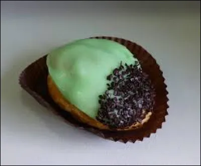 Dans le gland, avec quoi est garnie le choux ?