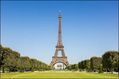 Très connue ! La tour Eiffel vous fait tout de suite penser à _______.