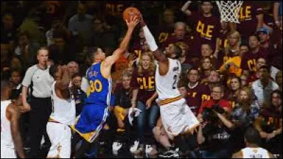 Quelle fut la première équipe à gagner un titre alors qu'elle était menée par 3-1 en finale ?