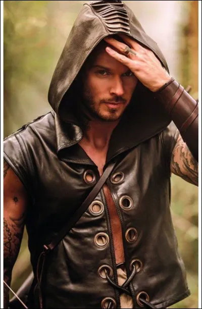 Dans le film "Robin des Bois, prince des voleurs", porté par Kevin Costner, avec quoi le shérif de Nottingham menace-t-il d'arracher le cur de Robin ?