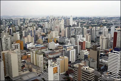 Curitiba, 2 millions d'habitants, est une ville d'...