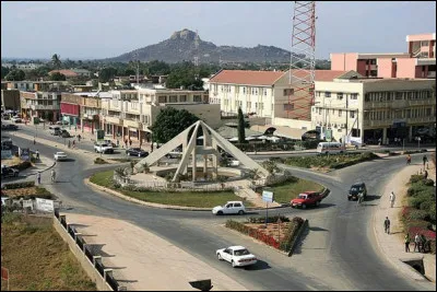 Dodoma, 400 000 habitants, est une ville d'...