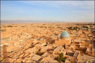 Yazd, 600 000 habitants, est une ville d'...