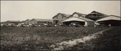Comment se nomme l'aéroport près de Toulouse qui a permis la construction des avions et la formation des pionniers de laéropostale dans les années 1920-30 ?
