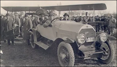 Cet avion fabriqué à Toulouse va rallier, au-dessus des Pyrénées, une ville espagnole pour la 1re fois le jour de Noël 1918. 
De quelle ville s'agit-il ?