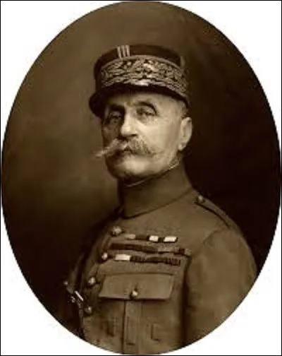 26 mars 1918 : 
Quel général français, devenu par la suite maréchal, est nommé commandant en chef des forces alliées sur le front de l'ouest ?