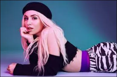 Elle a créé son premier tube en :