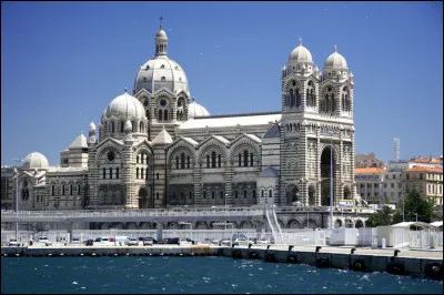 Un mélange d'inspiration byzantine, romane et gothique, elle est la seule cathédrale bâtie en France au XIXe siècle, à...