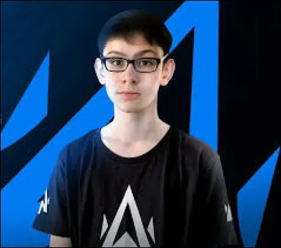 Quel est le pseudo de ce joueur pro ?