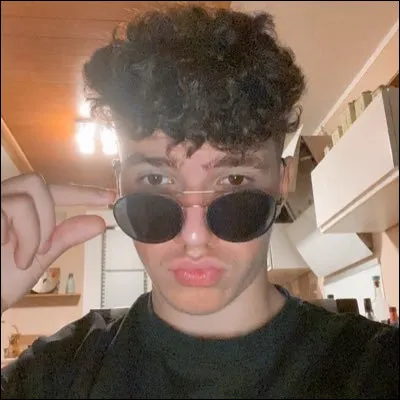 Quel est le pseudo de ce joueur pro ?