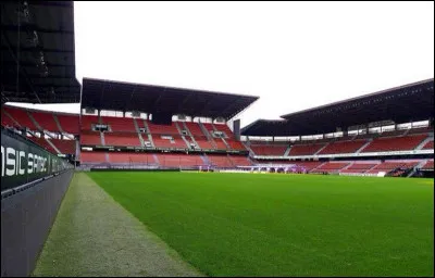 Le record d'affluence à domicile a été établi le 20 août 2005 avec très exactement 29 490 personnes présentes pour un match de championnat. Contre qui ?