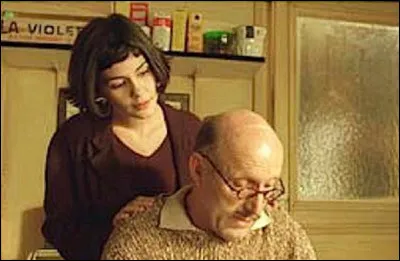 Que réçoit régulièrement le père d'Amélie ?