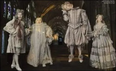 Qui est le premier fantôme que Harry rencontre ?