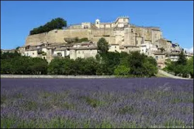 Petit tour en Drôme provençale, à Grignan. Nous sommes en région ...