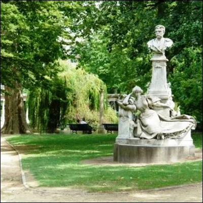 &Agrave; quel type de jardin, reconnaissable &agrave; sa conception irr&eacute;guli&egrave;re et son absence d�itin&eacute;raire balis&eacute;, appartient le jardin du parc Monceau &agrave; Paris ?