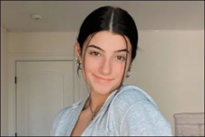 C'est la tiktokeuse la plus populaire, il s'agit de...