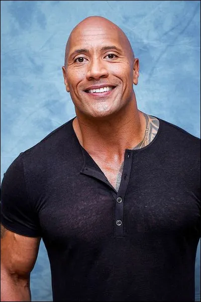 C'est un acteur musclé américain, il s'agit de...