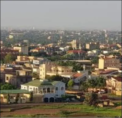Ouagadougou, 2,5 millions d'habitants, est une ville d'...