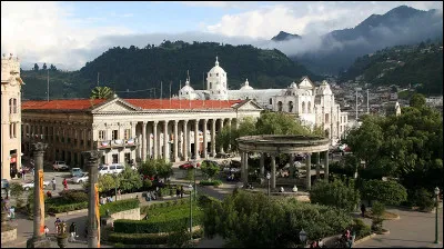 Quetzaltenango, 300 000 habitants, est une ville d'...