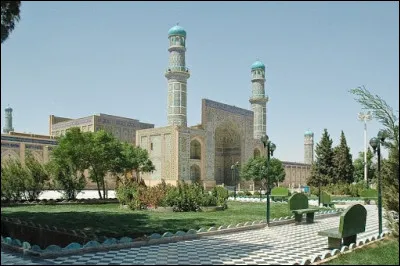 Herat, 450 000 habitants, est une ville d'...