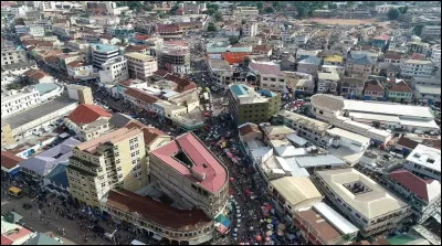 Kumasi, 2 millions d'habitants, est une ville d'...
