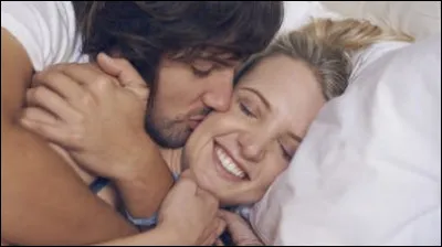 Quelle est cette chanson : "Quand il me serre tout contre lui / Quand je sens que j'entre dans sa vie / Je prie pour que le destin m'en sorte / Je prie pour que le diable m'emporte" ?