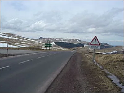 Lequel de ces cols ne se trouve pas en Savoie ?