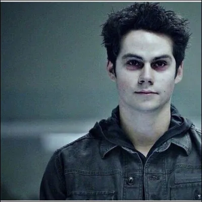 Par qui est possédé Stiles ?