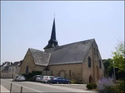 Nous sommes maintenant dans les Pays-de-la-Loire devant l'église Saint-Saturnin, à Azé. Commune de l'arrondissement de Château-Gontier, elle se situe dans le département ...