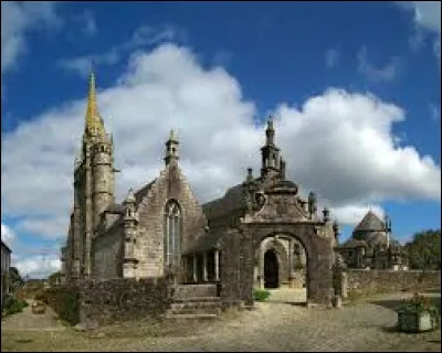 Voici l'enclos paroissial de Guimiliau. Commune Finistérienne, elle se situe en région ...