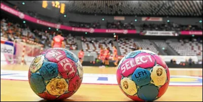 Quelle a été la première équipe non européenne à atteindre une finale de championnats du monde de hand ?