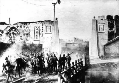 Cette ville chinoise a subi pendant six semaines - entre décembre 1937 et février 1938 - une mise à sac par l'armée japonaise. Le massacre a été estimé à 200 000 morts. De quelle ville s'agit-il ?