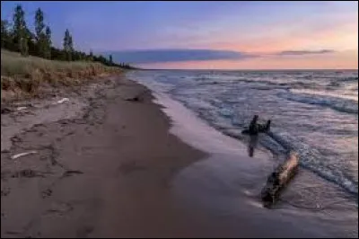 Quel est le lus grand lac du Canada ?