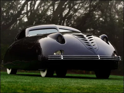 Autre détail : à cause du toit plongeant vers l'arrière, on ne peut y loger que 2 personnes ! Et combien devant ?