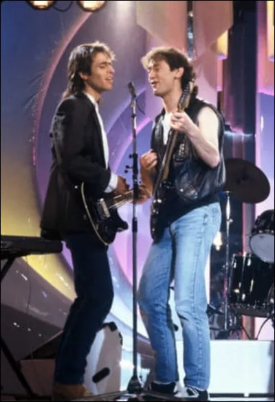 Complétez : 
"Je te donne nos doutes et notre... espoir
Les questions que les routes ont laissées dans l'histoire
Nos filles sont brunes et l'on parle un peu fort
Et l'humour et l'amour sont nos trésors"