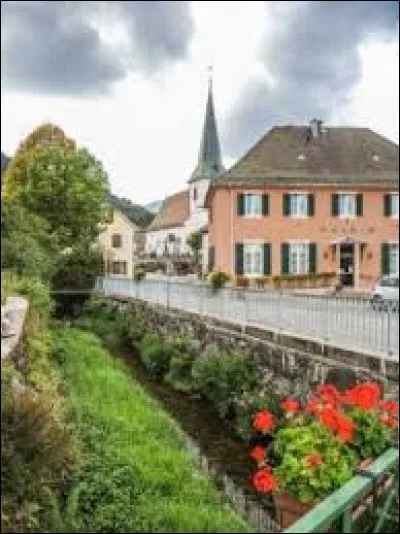 Commune du Grand-Est, dans le parc naturel régional des Ballons des Vosges, Sewen se situe dans le département ...