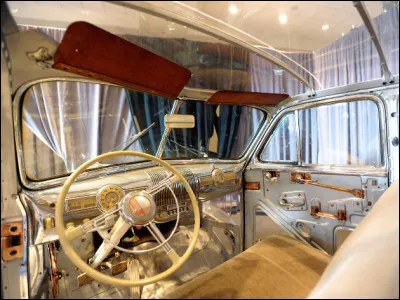 Pour le rendre plus translucide, le plexiglas a été traité avec ...