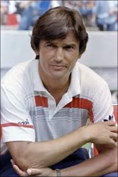 Qui était le sélectionneur des Bleus ?