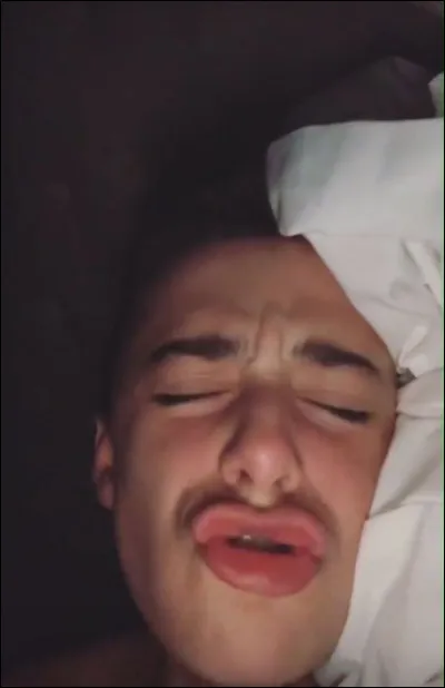 Avec qui a-t-il fait une vidéo YouTube ?