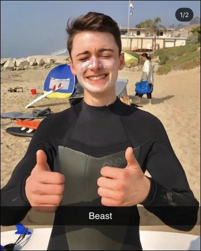 Quel prénom porte l'un de ses amis proches ?