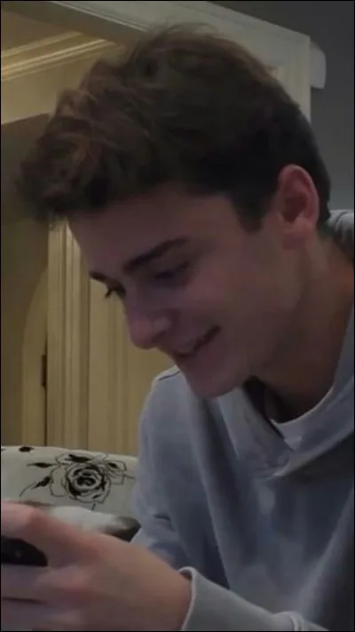 Comment s'appelle son premier chien ?