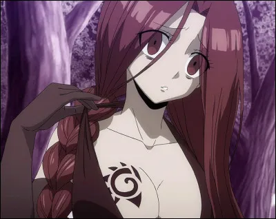 Elle à les cheveux rouge et se sert de chaîne